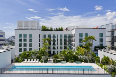 Apartamento en alquiler en Miami, Florida, 1 dormitorio, 70.88 m2 № 2264697 - foto 2