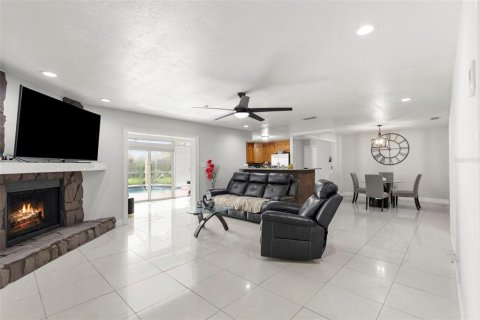 Casa en venta en Tampa, Florida, 4 dormitorios, 219.34 m2 № 2398280 - foto 12