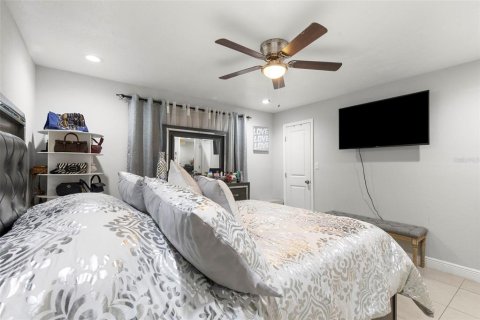 Casa en venta en Tampa, Florida, 4 dormitorios, 219.34 m2 № 2398280 - foto 18