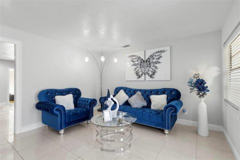 Casa en venta en Tampa, Florida, 4 dormitorios, 219.34 m2 № 2398280 - foto 8