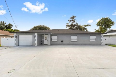 Casa en venta en Tampa, Florida, 4 dormitorios, 219.34 m2 № 2398280 - foto 2