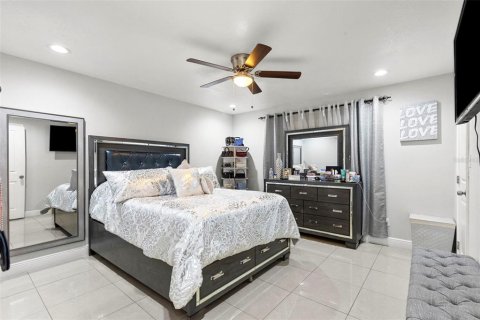 Casa en venta en Tampa, Florida, 4 dormitorios, 219.34 m2 № 2398280 - foto 17