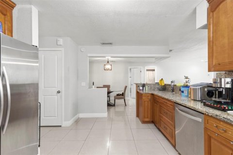 Casa en venta en Tampa, Florida, 4 dormitorios, 219.34 m2 № 2398280 - foto 23