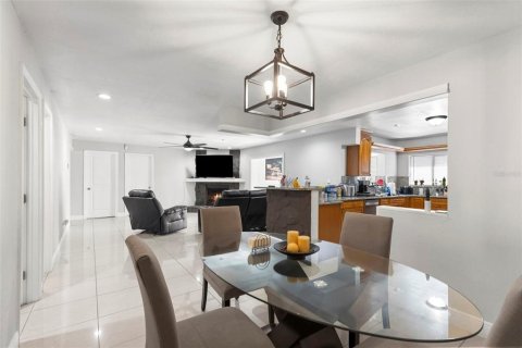 Casa en venta en Tampa, Florida, 4 dormitorios, 219.34 m2 № 2398280 - foto 20