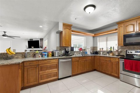 Casa en venta en Tampa, Florida, 4 dormitorios, 219.34 m2 № 2398280 - foto 22