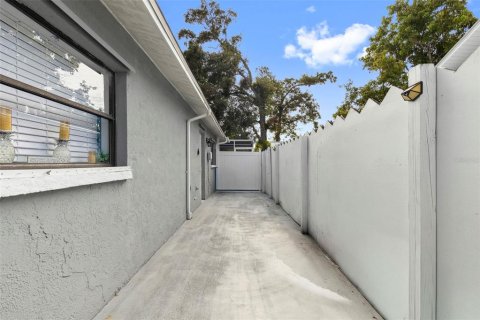 Casa en venta en Tampa, Florida, 4 dormitorios, 219.34 m2 № 2398280 - foto 30