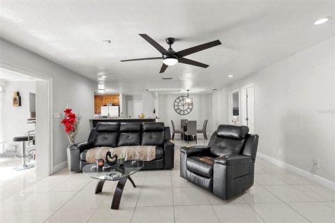 Casa en venta en Tampa, Florida, 4 dormitorios, 219.34 m2 № 2398280 - foto 13