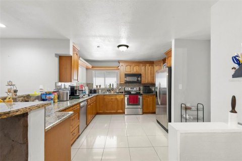 Casa en venta en Tampa, Florida, 4 dormitorios, 219.34 m2 № 2398280 - foto 21