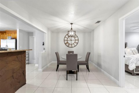 Casa en venta en Tampa, Florida, 4 dormitorios, 219.34 m2 № 2398280 - foto 19