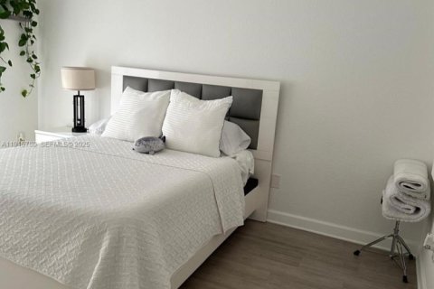 Condominio en venta en Hialeah, Florida, 2 dormitorios, 102.75 m2 № 1974262 - foto 6