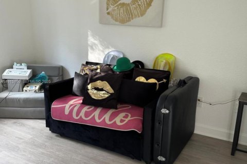 Condominio en venta en Hialeah, Florida, 2 dormitorios, 102.75 m2 № 1974262 - foto 3