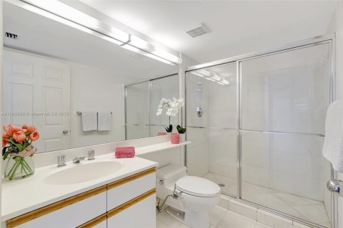 Condo in Aventura, Florida, 2 bedrooms  № 1712000 - photo 10