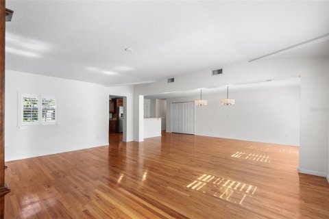 House in Tampa, Florida 3 bedrooms, 177.81 sq.m. № 1848597 - photo 17
