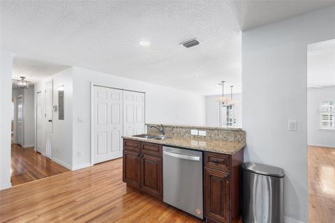 House in Tampa, Florida 3 bedrooms, 177.81 sq.m. № 1848597 - photo 8