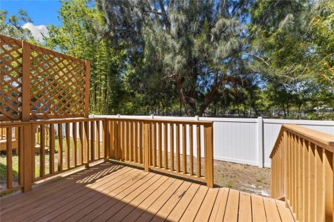 Commercial property in Tampa, Florida 12 bedrooms, 748.79 sq.m. № 2384107 - photo 30