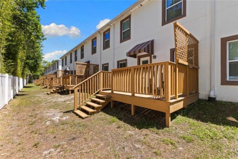 Commercial property in Tampa, Florida 12 bedrooms, 748.79 sq.m. № 2384107 - photo 29