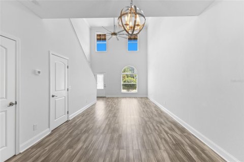 Commercial property in Tampa, Florida 12 bedrooms, 748.79 sq.m. № 2384107 - photo 10