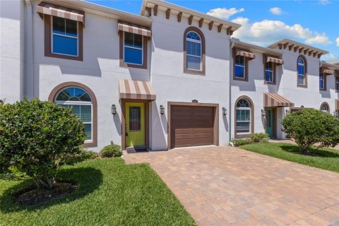 Commercial property in Tampa, Florida 12 bedrooms, 748.79 sq.m. № 2384107 - photo 3
