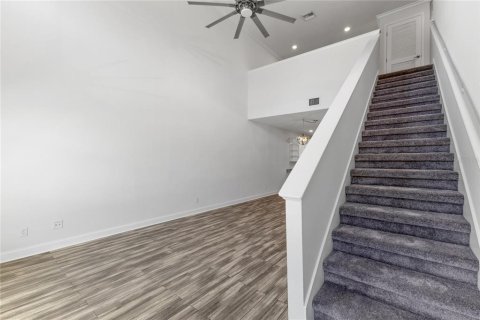 Commercial property in Tampa, Florida 12 bedrooms, 748.79 sq.m. № 2384107 - photo 19