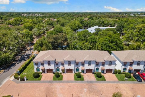 Commercial property in Tampa, Florida 12 bedrooms, 748.79 sq.m. № 2384107 - photo 2