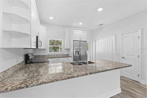 Commercial property in Tampa, Florida 12 bedrooms, 748.79 sq.m. № 2384107 - photo 13