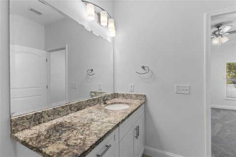 Commercial property in Tampa, Florida 12 bedrooms, 748.79 sq.m. № 2384107 - photo 16