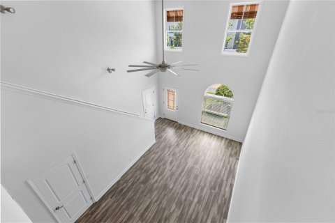 Commercial property in Tampa, Florida 12 bedrooms, 748.79 sq.m. № 2384107 - photo 21