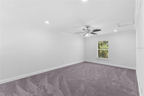 Commercial property in Tampa, Florida 12 bedrooms, 748.79 sq.m. № 2384107 - photo 27