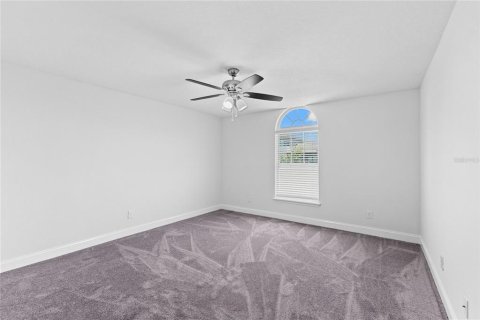 Commercial property in Tampa, Florida 12 bedrooms, 748.79 sq.m. № 2384107 - photo 24