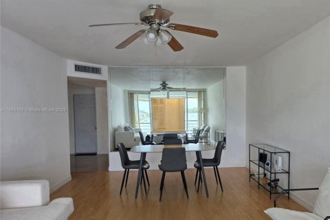 Condominio en alquiler en Miami, Florida, 1 dormitorio, 76.64 m2 № 1947301 - foto 4