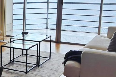 Condominio en alquiler en Miami, Florida, 1 dormitorio, 76.64 m2 № 1947301 - foto 1