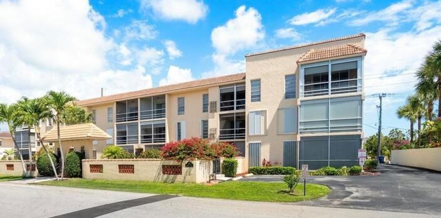 Condo in Boca Raton, Florida, 1 bedroom № 1160427