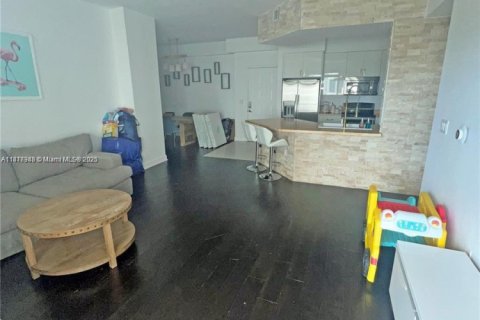 Copropriété à louer à Hollywood, Floride: 2 chambres, 129.97 m2 № 1981848 - photo 9