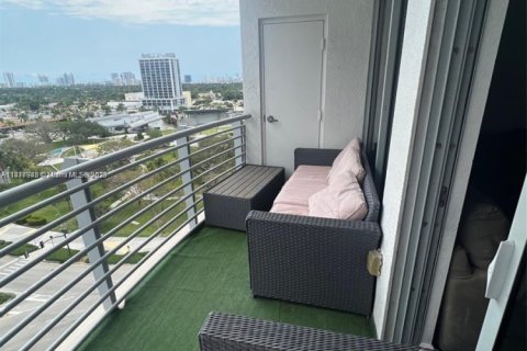 Copropriété à louer à Hollywood, Floride: 2 chambres, 129.97 m2 № 1981848 - photo 4