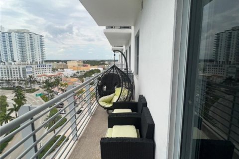 Copropriété à louer à Hollywood, Floride: 2 chambres, 129.97 m2 № 1981848 - photo 2