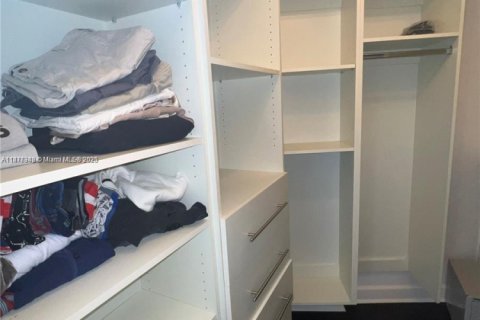 Copropriété à louer à Hollywood, Floride: 2 chambres, 129.97 m2 № 1981848 - photo 19