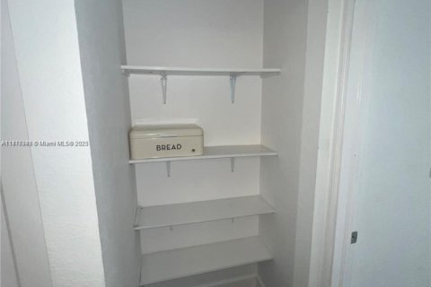 Copropriété à louer à Hollywood, Floride: 2 chambres, 129.97 m2 № 1981848 - photo 25