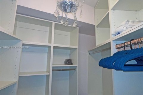 Copropriété à louer à Hollywood, Floride: 2 chambres, 129.97 m2 № 1981848 - photo 18