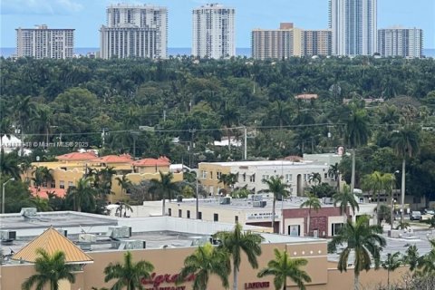 Copropriété à louer à Hollywood, Floride: 2 chambres, 129.97 m2 № 1981848 - photo 17