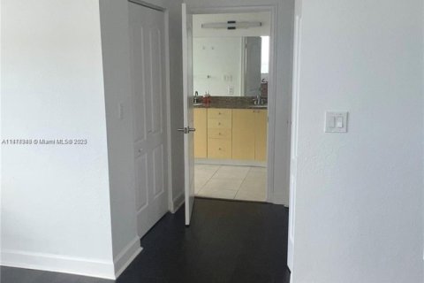 Copropriété à louer à Hollywood, Floride: 2 chambres, 129.97 m2 № 1981848 - photo 24