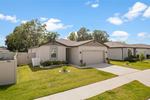 House in Zephyrhills, Florida 3 bedrooms, 156.08 sq.m. № 1789866 - photo 7