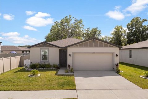 House in Zephyrhills, Florida 3 bedrooms, 156.08 sq.m. № 1789866 - photo 1