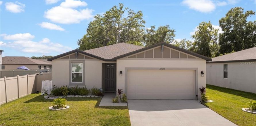 House in Zephyrhills, Florida 3 bedrooms, 156.08 sq.m. № 1789866