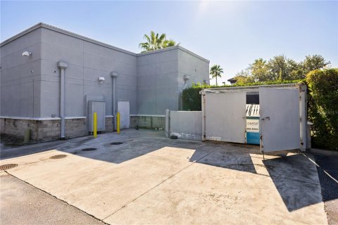 Commercial property in Orlando, Florida 376.72 sq.m. № 2115174 - photo 14