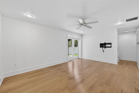 Townhouse in Winter Park, Florida 3 bedrooms, 188.59 sq.m. № 2215873 - photo 9