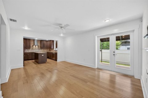 Townhouse in Winter Park, Florida 3 bedrooms, 188.59 sq.m. № 2215873 - photo 11