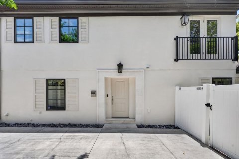 Townhouse in Winter Park, Florida 3 bedrooms, 188.59 sq.m. № 2215873 - photo 2