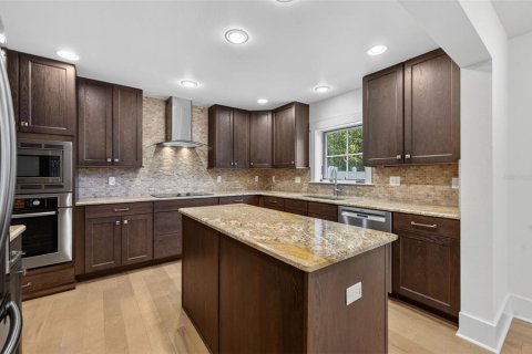 Townhouse in Winter Park, Florida 3 bedrooms, 188.59 sq.m. № 2215873 - photo 13