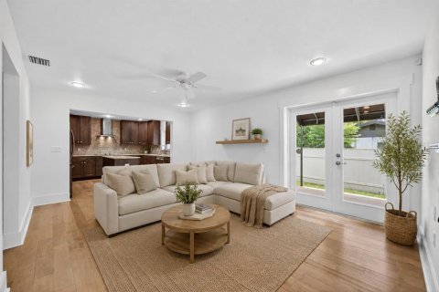 Townhouse in Winter Park, Florida 3 bedrooms, 188.59 sq.m. № 2215873 - photo 10
