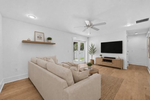 Townhouse in Winter Park, Florida 3 bedrooms, 188.59 sq.m. № 2215873 - photo 8